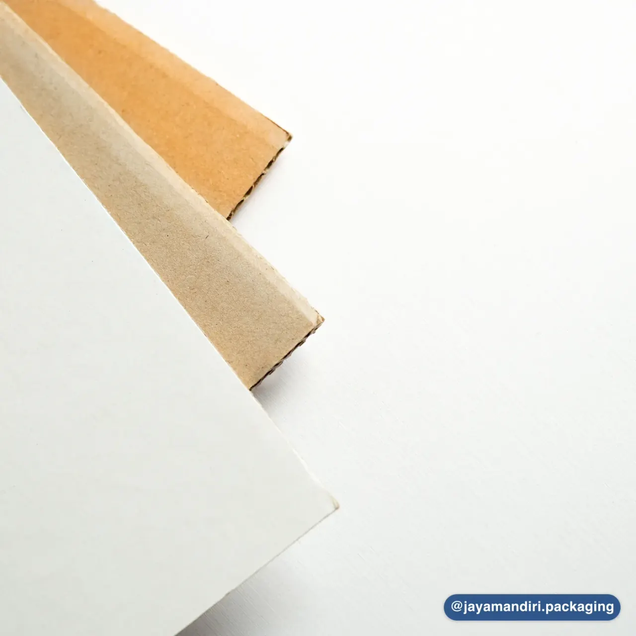 Perbandingan kertas kraft JMP — komponen biaya terbesar di sebuah karton box.